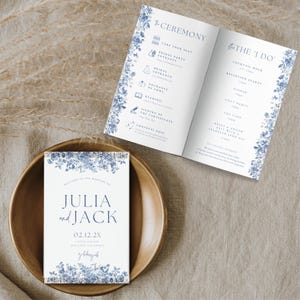 Programma di nozze in tela blu polvere, modello di itinerario elegante e stampabile, ordine del servizio, libretto della cerimonia in chiesa, download da Canva - WED05