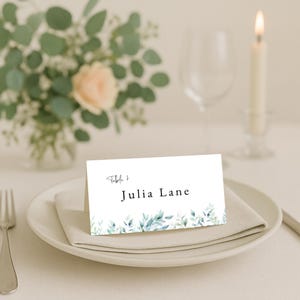 Sjabloon groen bruiloft plaatskaarten, gepersonaliseerde naamkaartjes, saliegroen gastenkaarten, afdrukbare DIY canva ontwerp naamkaartjes - WO04