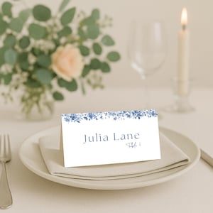 Blauwe chinoiserie-plaatskaart bruiloft, lichtblauwe bewerkbare sjabloon voor elegante tafelinstellingen, opvouwbaar label voor bruiloftsgast, canvas, wo 05