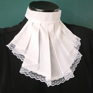 Cravatta Jabot in cotone bianco con volant in pizzo sul collo, stile vittoriano, steampunk, matrimonio, Whitby, Larp, costume teatrale gotico, gare, Ascot N12