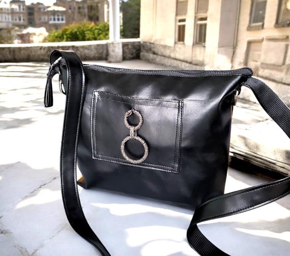 Schwarze Kunstleder Umhängetasche OOAK Crossbody komplett