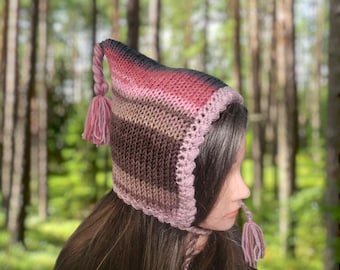 Stickad skogsmössa – Höstmössa med emomotiv, barnstorlek 8-12
