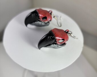 Boucles d'oreilles tête de mort ailé vert MaCaw Réplique de qualité musée un pendentif en résine 3D entièrement anatomiquement correct Bijoux rouge, noir, argent (K)