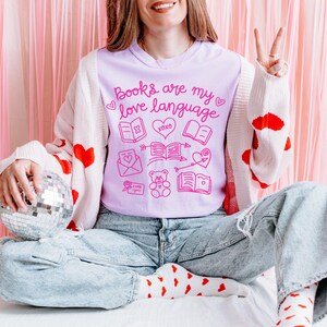 Bücherwurm Valentinstag Shirt | Bücher sind meine Liebe Sprache Shirt | Bücherwurm-Shirt | Komfort Farben Valentinstag Shirt