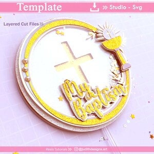 Pode incluir: Decora&ccedil;&atilde;o de batismo circular em camadas com detalhes dourados brilhantes. O design inclui uma cruz, um c&aacute;lice e as palavras "My Baptism". O modelo &eacute; rotulado como "Template" e inclui o texto "Layered Cut Files".