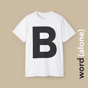 B - camiseta com uma única letra em negrito celebrando a letra "B"
