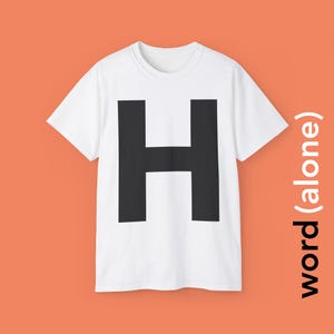 H - camiseta com uma única letra em negrito celebrando a letra "H"