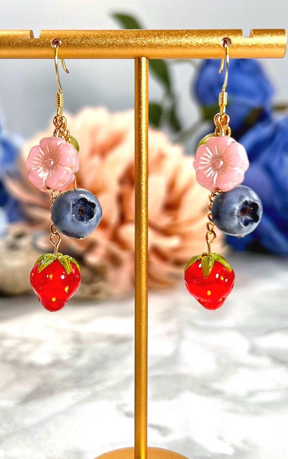 ストロベリーフローラルイヤリング - Etsy 日本