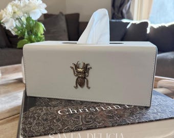 Funda rectangular de piel sintética para caja de pañuelos con detalle de insectos dorados