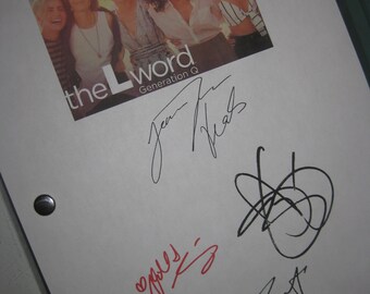Guión piloto de televisión firmado por Generación Q de The L Word, guion X4, autógrafos de Jennifer Beals, Katherine Moennig, Leisha, Hailey, Sepideh, Moafi, gay