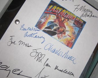 El último héroe de acción Película firmada Guión cinematográfico Guión Autógrafo X10 Arnold Schwarzenegger Tina Turner F. Murray Abraham Ian McKellen reimpresión