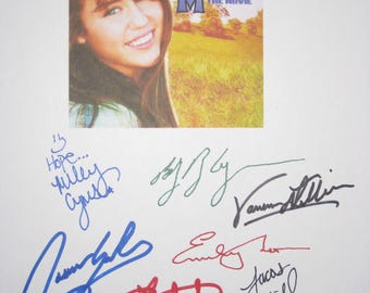 Guión de película de Hannah Montana firmado por 8 autógrafos Miley Cyrus Emily Osment Billy Ray Mitchel Musso Jason Earles firma