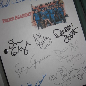 Police Academy Signed Movie Film Script Screenplay X10 Autograph Steve Guttenberg G.W. Bailey Kim Cattrall Bubba Smith George Gaynes reprint