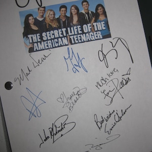 The Secret Life of the American Teenager Signed TV Pilot Script Screenplay X10 Autograph Shailene Woodley Molly Ringwald John Schneider RPNT
