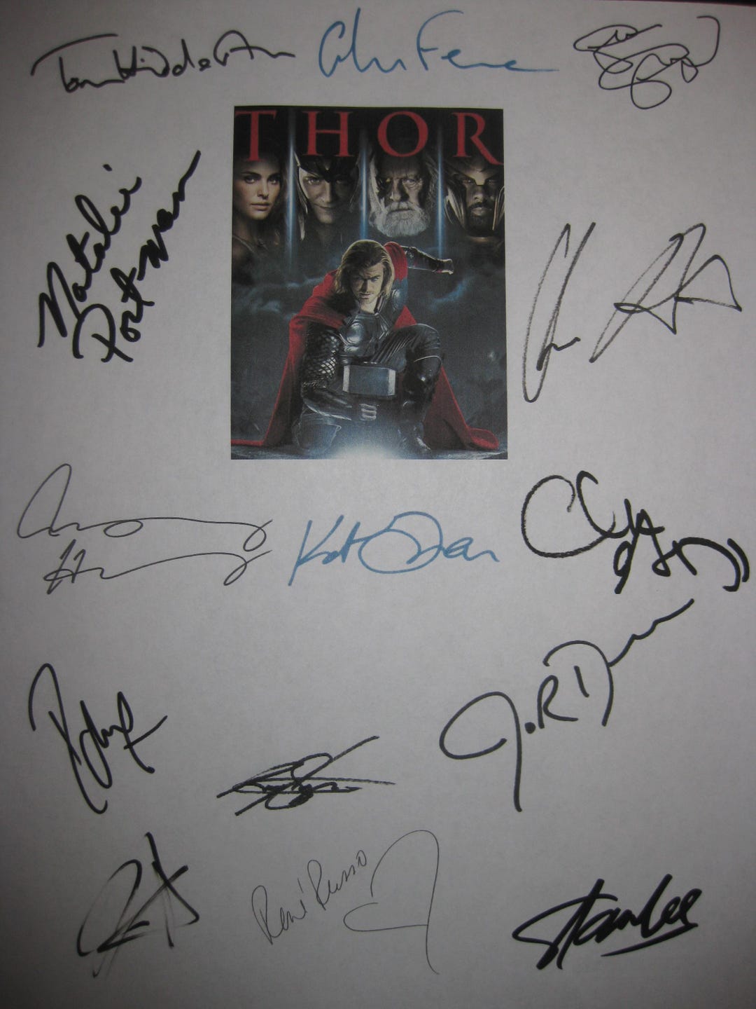 Thor 2 Script Thor Signed Film Movie Script Screenplay Autograph X14 Chris Hemsworth ...