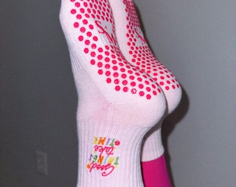 Stylish Pilates Socks: Women’s Grip Socks