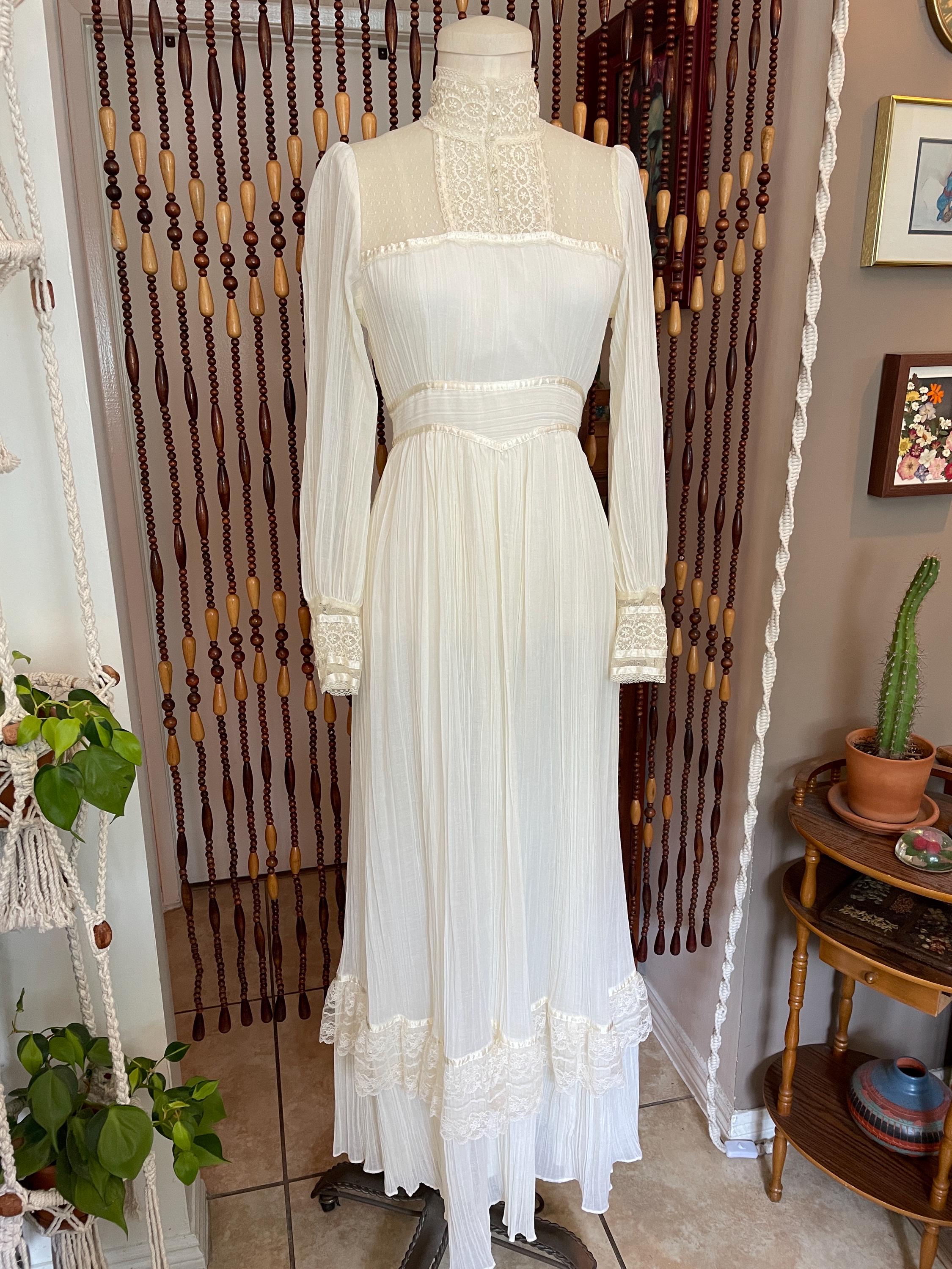 ワンピース 70s Floral Cotton Gauze Dress Vintage Gauzy Cotton Floral Print Empire Waist Maxi Dress