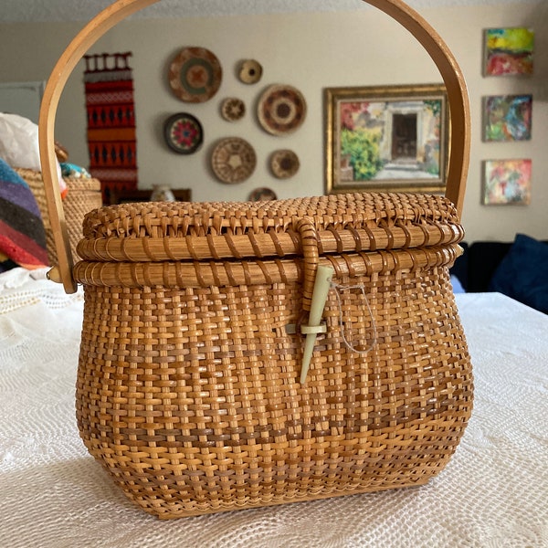 Vintage Nantucket basket bag rattan basket weave purse top handle woven bag wooden basket bag vintage basket wood handle bag solid wood bag