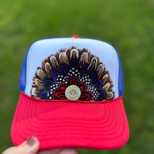 Boho Feather Trucker Hat – Handmade Unisex Festival Cap – Nature-Inspired Outdoor Style