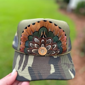 Boho Feder Trucker Hut - Handgefertigte Unisex Festival Cap – Naturinspirierter Outdoor Stil