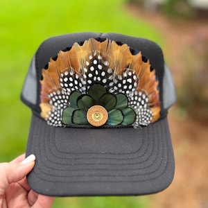 Boho Feder Trucker Hut - Handgefertigte Unisex Festival Cap – Naturinspirierter Outdoor Stil