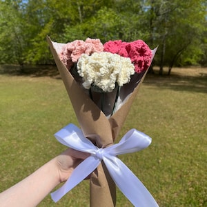 Crochet Carnation Bouquet – Handmade Forever Flowers for Mother’s Day, Anniversary, or Birthday Gift