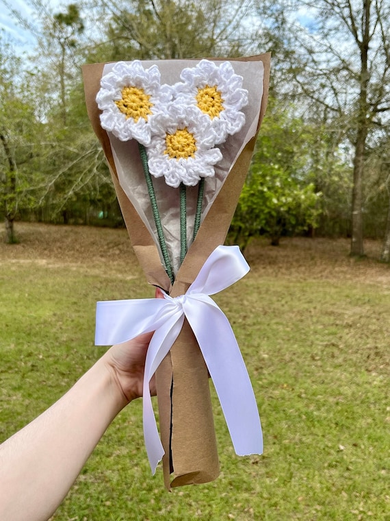 Charming Crochet Daisy Bouquet – Handmade Forever Flowers for