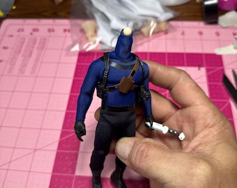 Traje Bullseye a escala 1/12 solamente