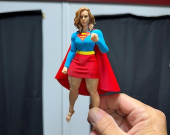 Figurka dziewczyny Supergirl w skali 1/12 to tylko kostium, a nie pełna figurka