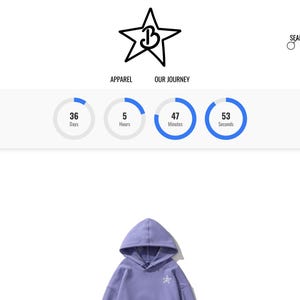 Peut inclure: Un sweat à capuche violet avec un logo d'étoile blanche. Le sweat à capuche est présenté sur un fond blanc. L'image comprend également un en-tête de site Web avec le texte "Apparel" et "Our Journey". Il y a quatre cercles de progression montrant 36 jours, 5 heures, 47 minutes et 53 secondes.