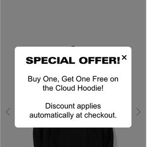 Peut inclure: Un sweat-shirt noir avec une offre spéciale : achetez-en un, obtenez-en un gratuit sur le sweat-shirt Cloud ! La réduction s'applique automatiquement à la caisse.
