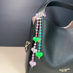 Breloque de sac en perles de pierre naturelle, breloque de sac en pierres de guérison élégante, grosse chaîne de sac en perles de coeur, breloque de sac en quartz arc-en-ciel, accessoire de mode