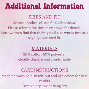 K&ouml;nnte beinhalten: Zus&auml;tzliche Informationen zu Unisex-Hoodies, einschlie&szlig;lich Gr&ouml;&szlig;e und Passform, Materialien und Pflegehinweisen. Die Hoodies haben eine klassische Passform und bestehen aus 50 % Baumwolle und 50 % Polyester. Sie sind maschinenwaschbar und k&ouml;nnen im Trockner getrocknet werden.