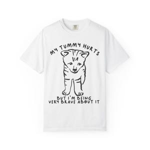 Camiseta "Me duele la barriga", "Amante de los gatos", "Enfermedad crónica", "SII", "Enfermedad crónica", "Síndrome del intestino irritable", "Enfermedades crónicas", "Síndrome de Tourette", "Eds", "Fibromialgia", "SII" White