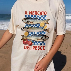 Camiseta de sardinas de vacaciones, camiseta de manga corta con estampado de letras divertidas, camiseta gráfica informal de verano, regalo original para amantes de los peces, camiseta retro playera
