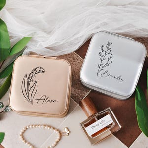 Gepersonaliseerde kleine sieradendoos - kleine en draagbare sieradendoos - organiseer kettingen, armbanden en oorbellen, het perfecte cadeau voor bruidsmeisjes
