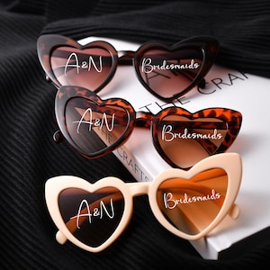 Personalisieren Sie Sonnenbrille für die Braut, einzigartige Brautjungferngeschenke, Junggesellenabschiedsgeschenke, Trauzeugingeschenke, kundenspezifische Herz-Sonnenbrille