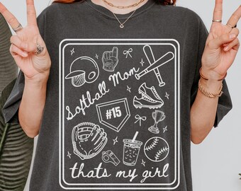 Camiseta para mamás de softbol, camiseta Doodle Game Day, regalo personalizado para mamás de softbol, ropa deportiva para mamás, camiseta "Orgullosa mamá de softbol"