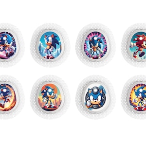 Op de afbeelding: Een verzameling van acht witte, cirkelvormige objecten, elk met een andere afbeelding van Sonic the Hedgehog. De illustraties tonen Sonic in verschillende actieposes en omgevingen, met levendige kleuren en dynamische ontwerpen.