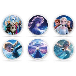 Peut inclure: Six autocollants ronds, blancs et adhésifs représentant différentes images du film Disney La Reine des Neiges. Les autocollants représentent Elsa, Anna, Olaf, Kristoff et Sven. Les autocollants sont conçus pour être utilisés sur des appareils médicaux.