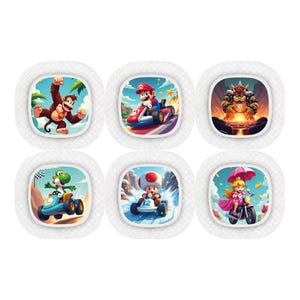 以下が含まれることがあります： ビデオゲームのキャラクターが描かれた正方形のステッカー6枚。ステッカーには、ドンキーコング、レースカーに乗ったマリオ、クッパ、レースカーに乗ったヨッシー、レースカーに乗ったキノピオ、バイクに乗ったピーチ姫が描かれています。各ステッカーには白い縁があります。