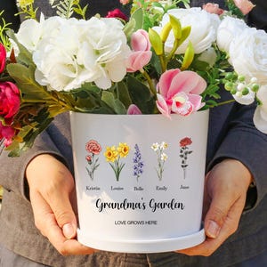Custom Grandmas Garden Gift,Grandma's Garden Plant Pot,Outdoor Planter,Mother's day gift,Birth Month Flower plant Pot,Gift for mom