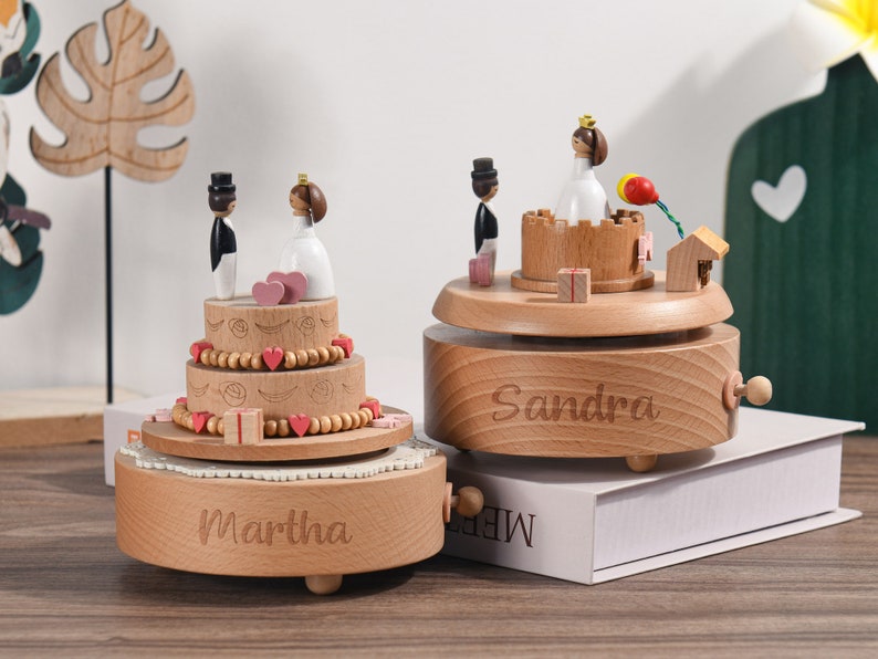 Personalisierte Holz Karussell Spieluhr, Musik Karussell, Spieluhr mit Namen, Jubiläumsgeschenk, Kinder Geschenk,Holz Spieluhr Geschenk Bild 4