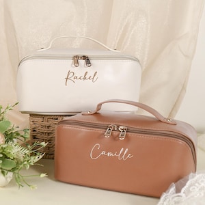Brautjungfer Make-up Tasche Geschenk, gestickte PU-Leder-Make-uptasche mit Name, Leder gestickte Make-uptasche, Kosmetiktasche, Brautjungfer Vorschlag Geschenke