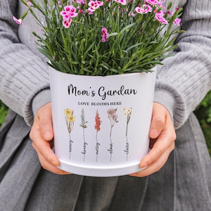 Custom Garden Gift for Grandma,Grandma's Garden Plant Pot,Outdoor Planter,Grandmas Garden,Mother's day gift,Birth Month Flower plant Pot,