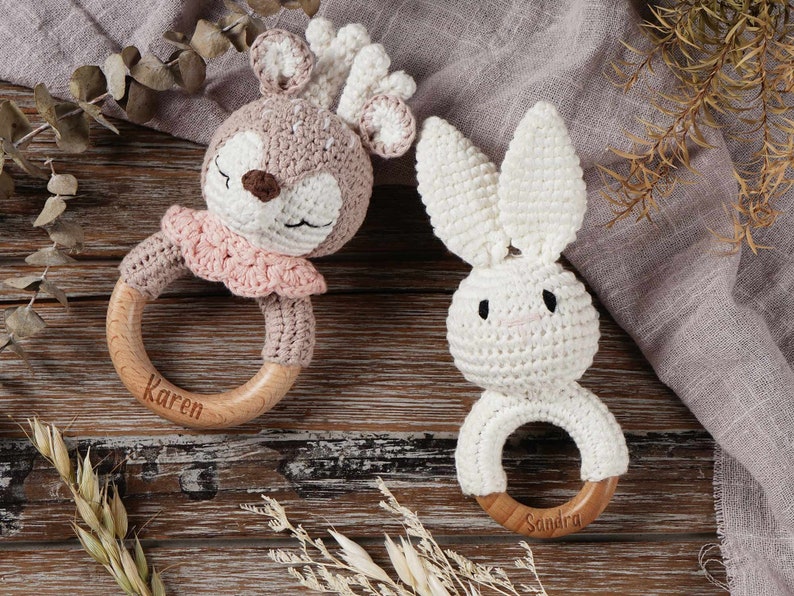 Sonagli per bambini con animali in legno personalizzati, giocattoli con sonagli per bambini personalizzati, regali per la doccia per bambini, sonagli per animali all'uncinetto, regali per neonati, giocattoli per bambini immagine 5