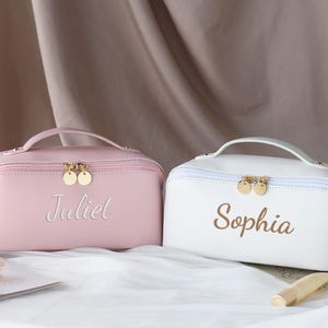 Leder bestickte Make-up-Tasche, Leder Kosmetiktasche, PU-Make-up-Tasche mit Namen, Hochzeits-Make-up-Tasche, Brautjungfer Vorschlag Geschenke, Weihnachtsgeschenk