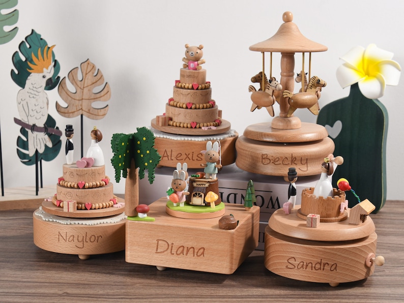 Personalisierte Holz Karussell Spieluhr, Musik Karussell, Spieluhr mit Namen, Jubiläumsgeschenk, Kinder Geschenk,Holz Spieluhr Geschenk Bild 3