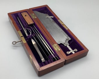 Kit quirúrgico veterinario antiguo de viaje – Estuche de caoba y latón – Finales del siglo XIX / Principios del siglo XX