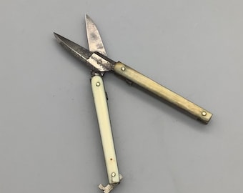Tijeras de viaje plegables antiguas y raras con mango de hueso
